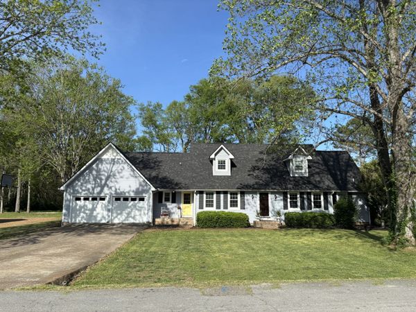 1305 Jewell Dr, Columbia, TN 38401