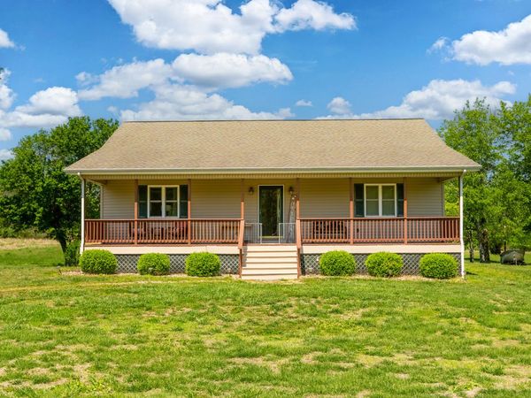 1580 Reevesville Road , Grantsburg, IL 62943