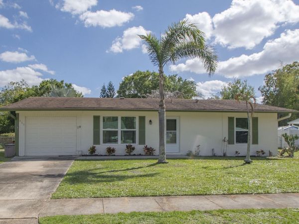 268 SW Lucero Drive, Port St. Lucie, FL 34983