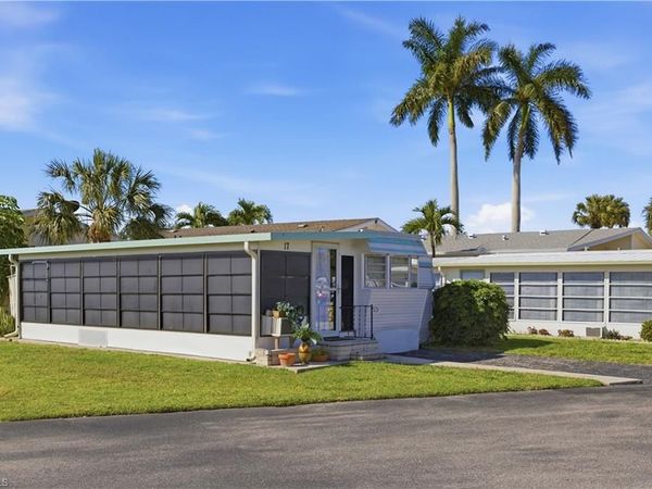 17 Jade DR, Unit 17J, NAPLES, FL 34114
