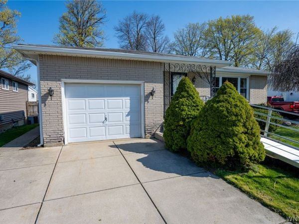 170 Castlewood Drive , Buffalo, NY 14227