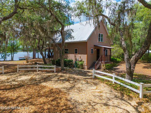 150 INDIAN LAKES Road, Hawthorne, FL 32640