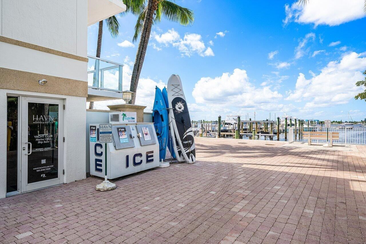 182 Lake Drive, Unit 5202, Palm Beach Shores, FL 33404 Photo