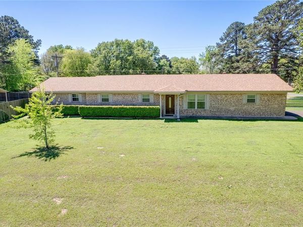 100 Madison Drive , Longview, TX 75603