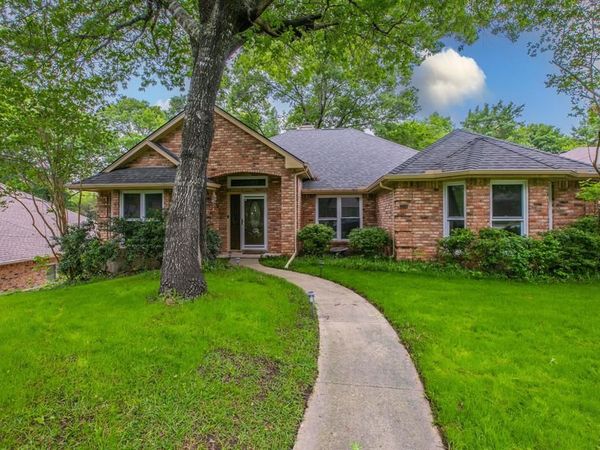 334 Meadowcreek Drive , Duncanville, TX 75137