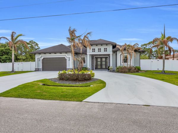 6083 NW East Deville Circle, Port St. Lucie, FL 34986