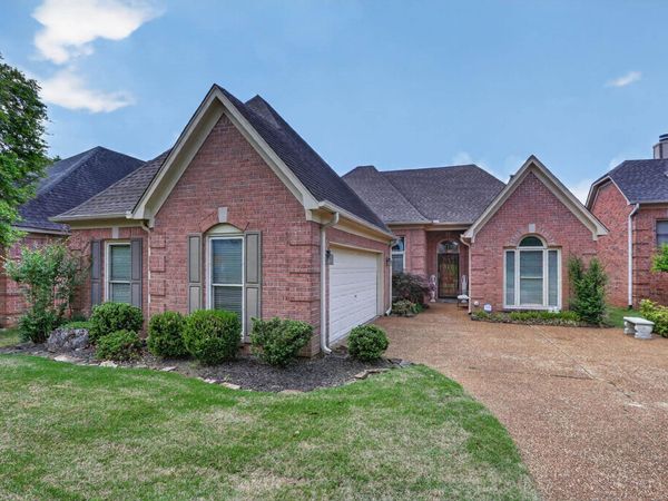 1037 MIRROR LAKE DR, Cordova, TN 38018