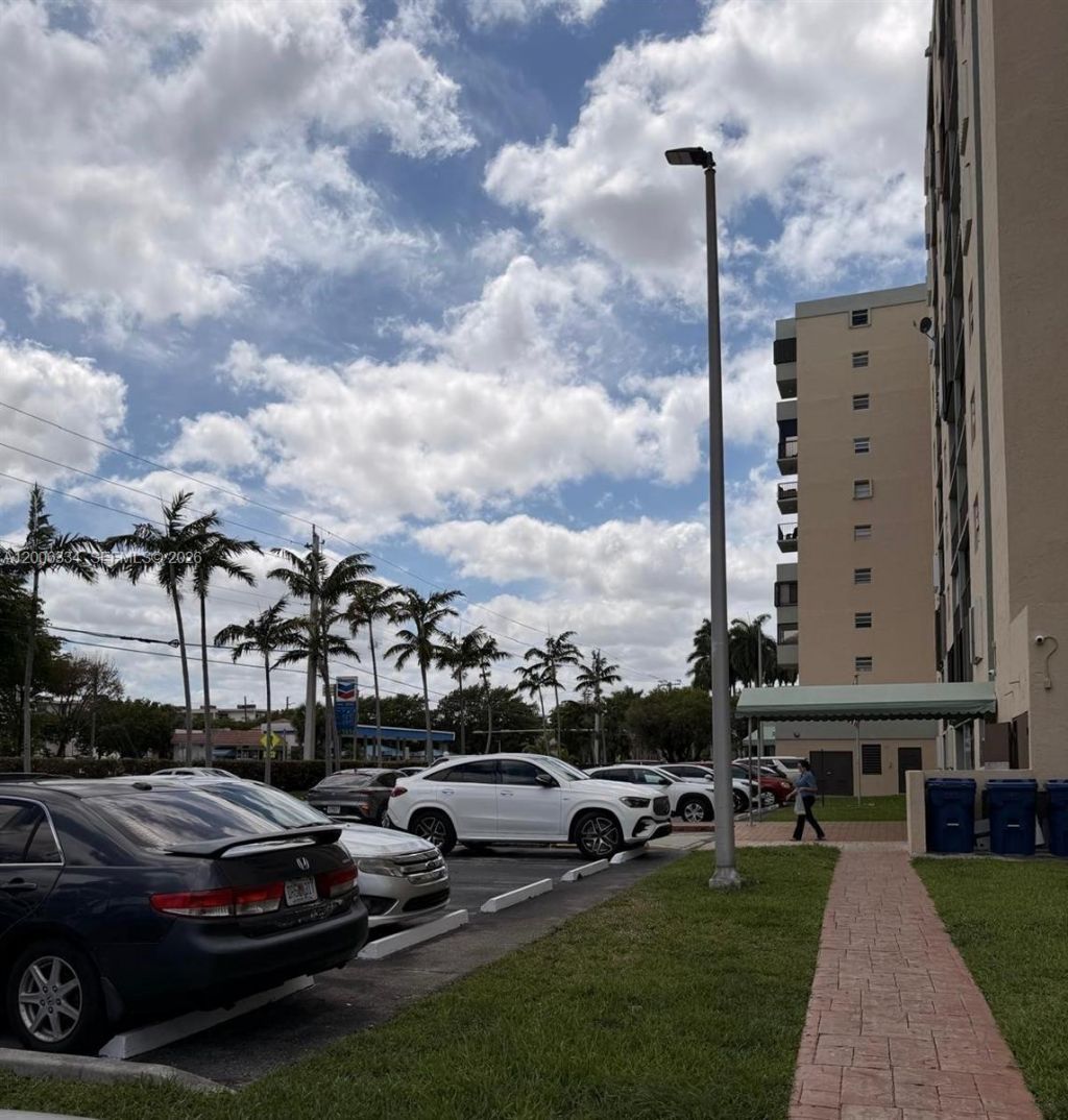 5055 NW 7th St, Unit 405, Miami, FL 33126 Photo