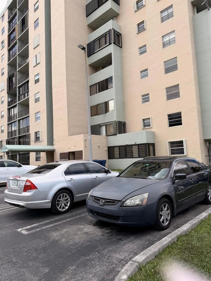 5055 NW 7th St, Unit 405, Miami, FL 33126 Photo