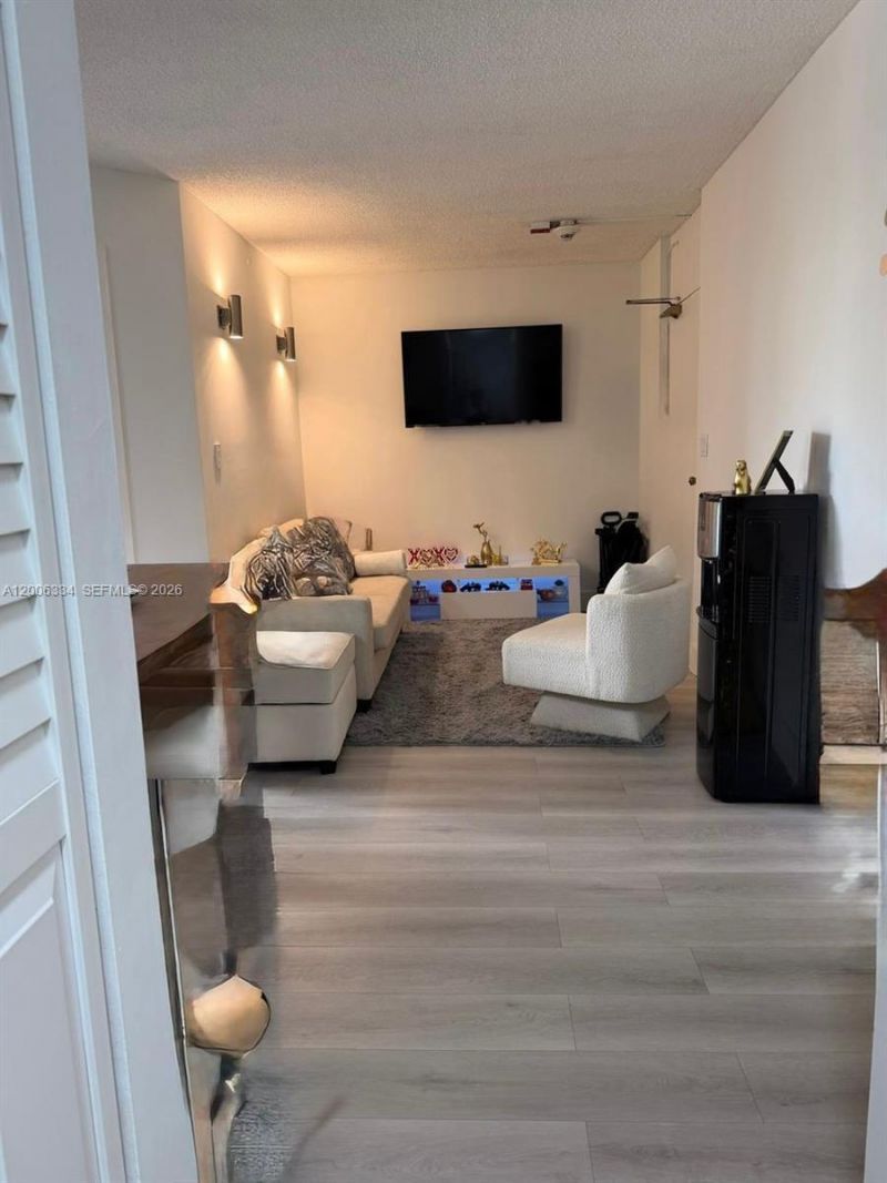 5055 NW 7th St, Unit 405, Miami, FL 33126 Photo