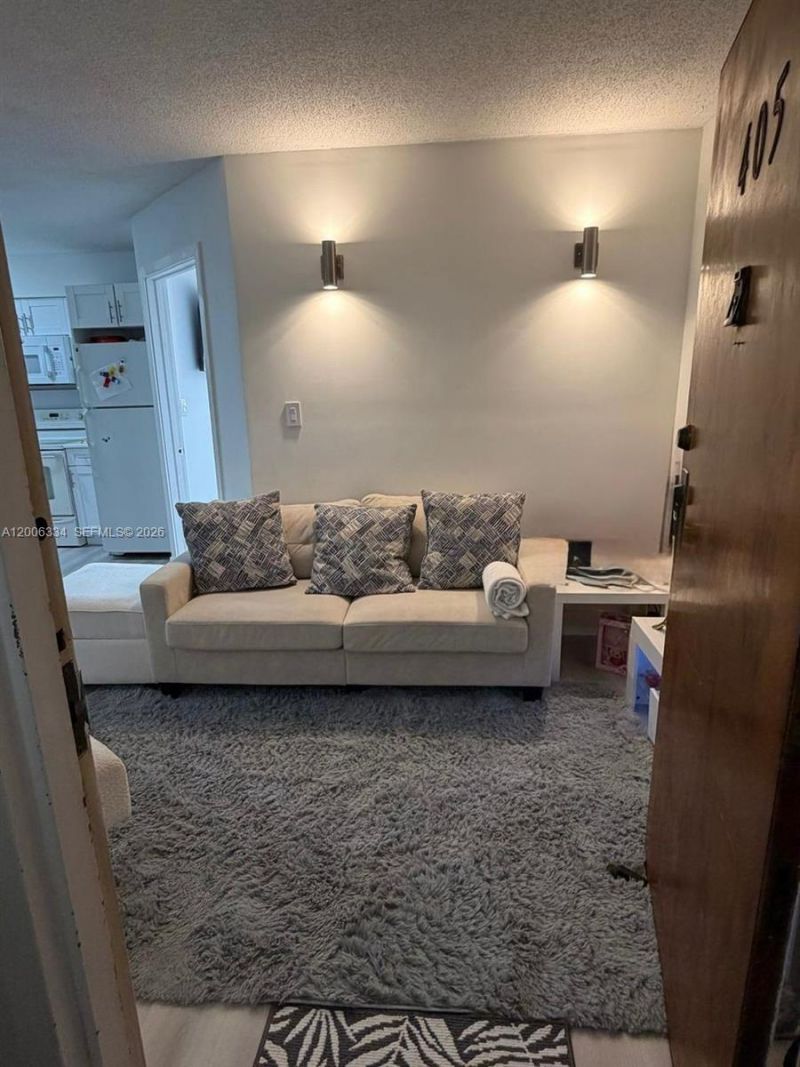 5055 NW 7th St, Unit 405, Miami, FL 33126 Photo