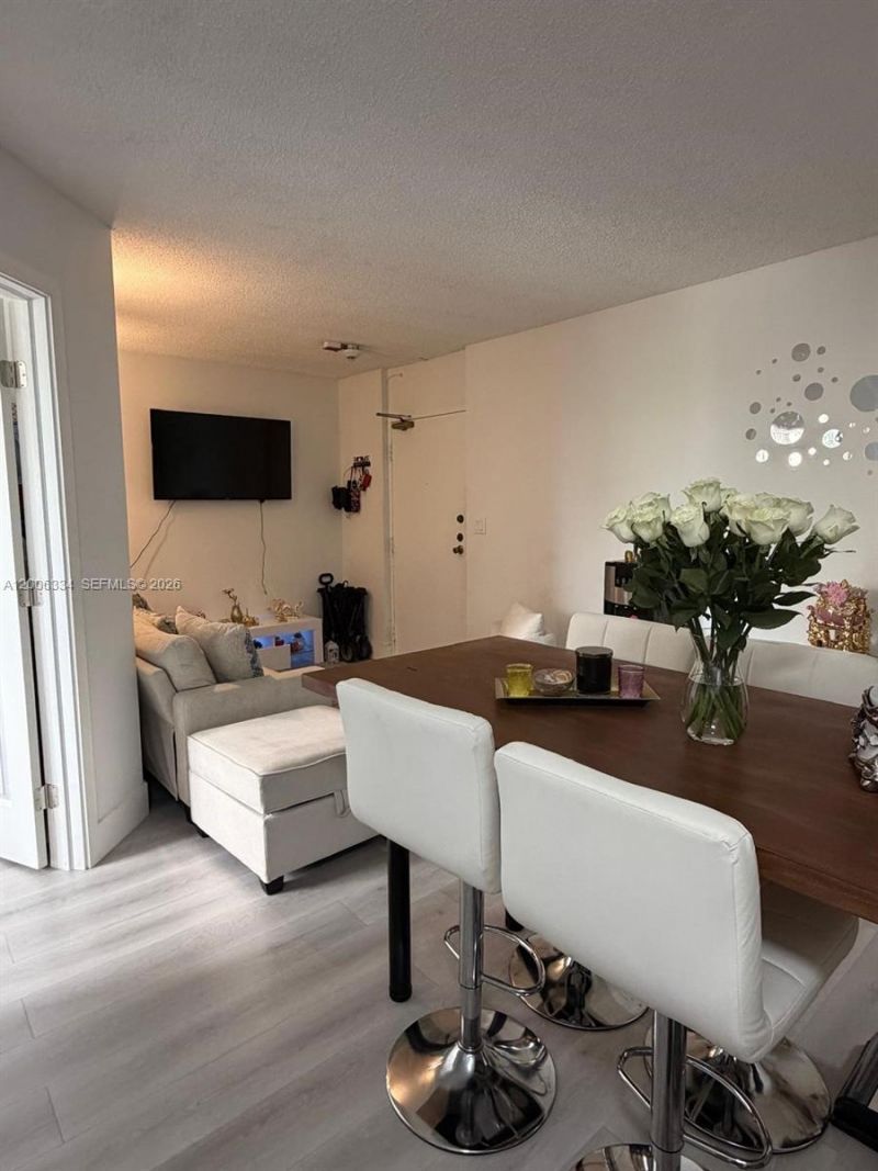5055 NW 7th St, Unit 405, Miami, FL 33126 Photo