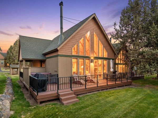 8928 Cliff Swallow Drive, Redmond, OR 97756