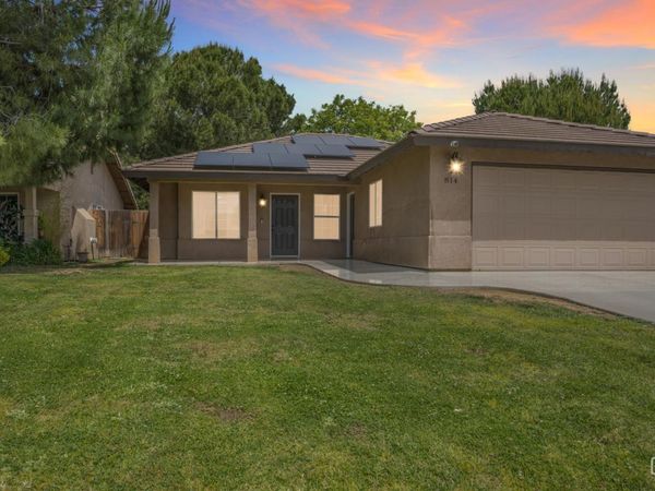 814 Greenwood Meadow Lane, Bakersfield, CA 93308