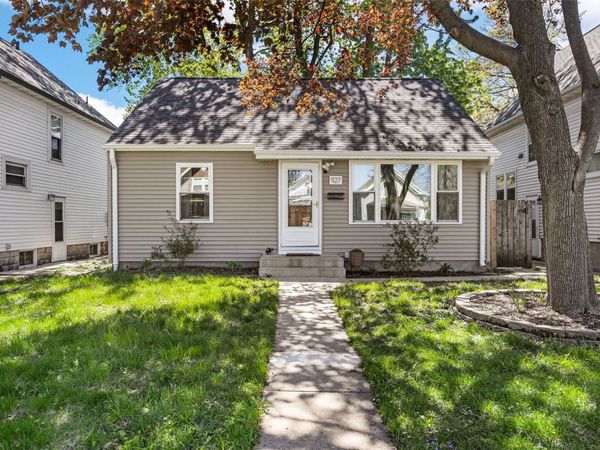 927 G Avenue NW, Cedar Rapids, IA 52405