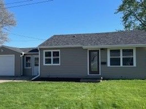 1709 N 2nd Avenue E, Newton, IA 50208
