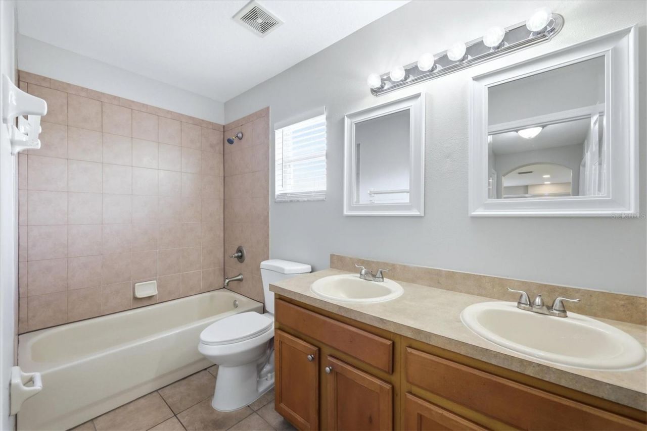 4266 67th Avenue Circle E, Sarasota, FL 34243 Photo
