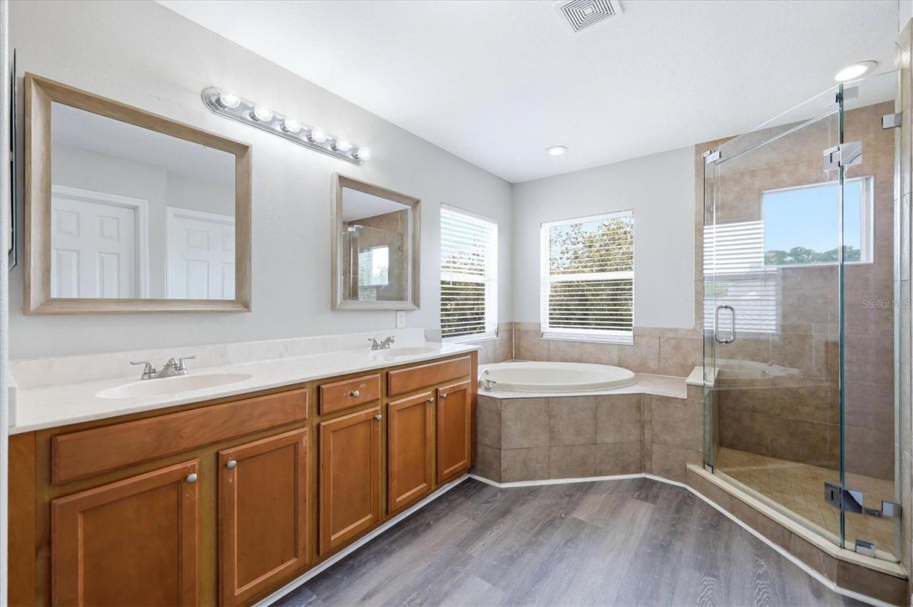 4266 67th Avenue Circle E, Sarasota, FL 34243 Photo