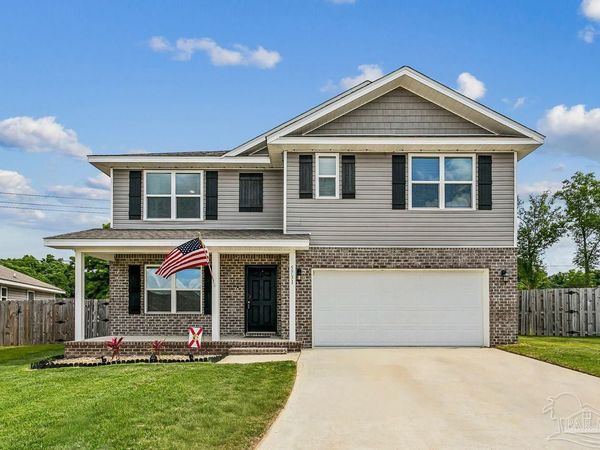 5731 Guinevere Ln, Milton, FL 32583