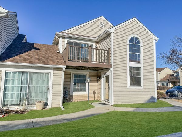 535 Le Parc Circle , Buffalo Grove, IL 60089