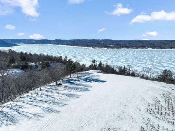 256 Salishan Drive , Hudson, WI 54016