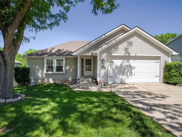 5005 NW Nantucket Drive, Blue Springs, MO 64015