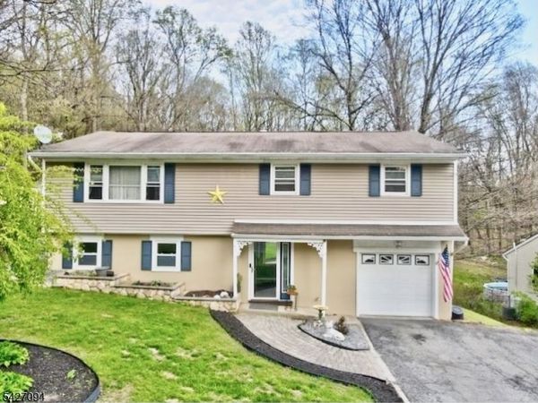 51 Lounsberry Hollow Rd, Vernon, NJ 07461