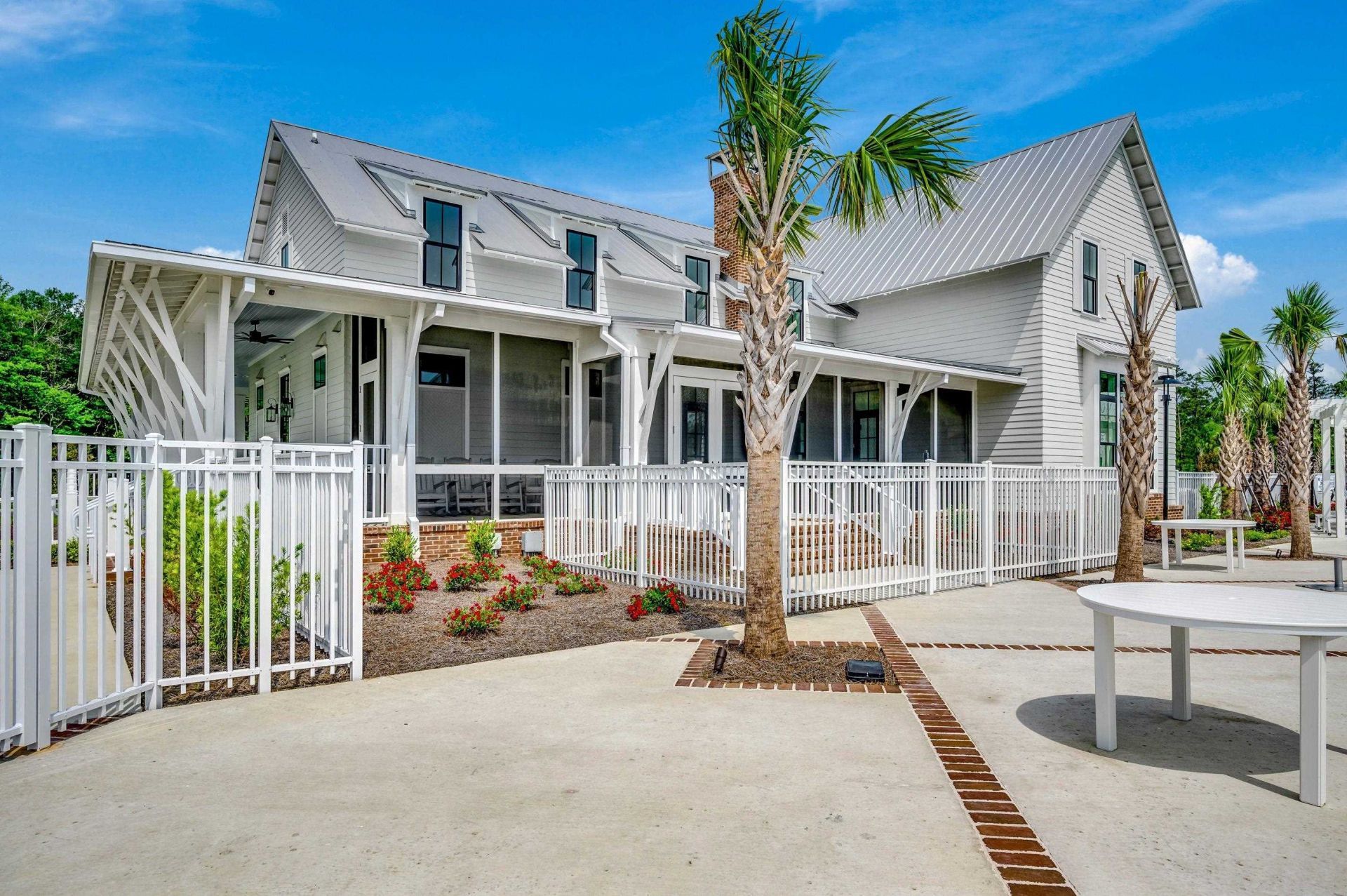 1426 Lancaster Way  Photo 3