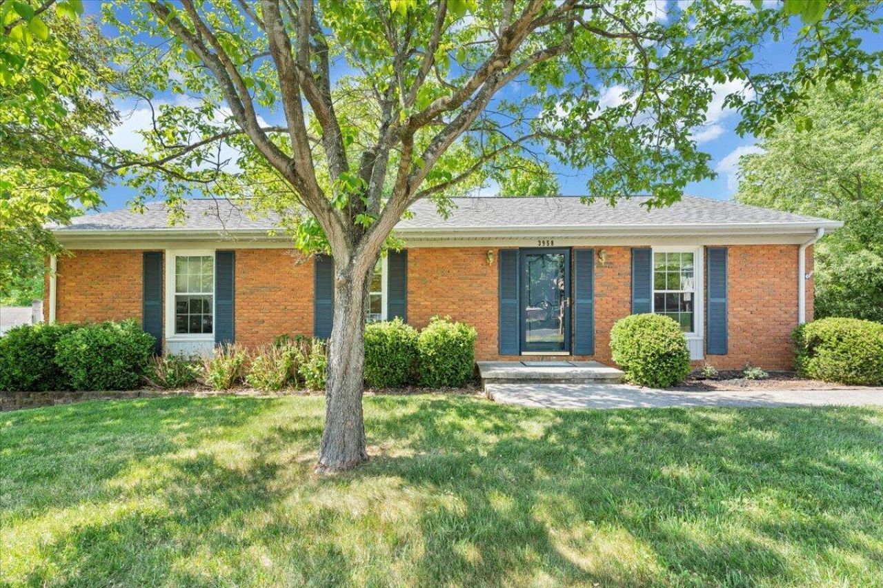 3958 Thames Dr, Roanoke, VA 24018 Main Photo