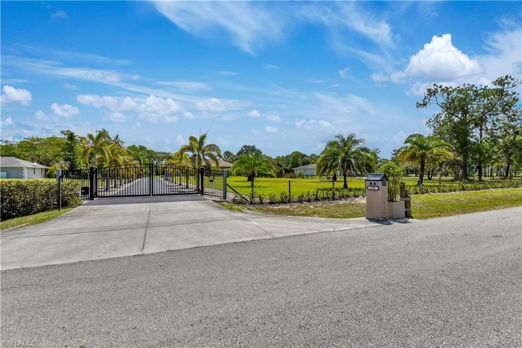 280 23rd St Sw, Naples, FL 34117 Photo