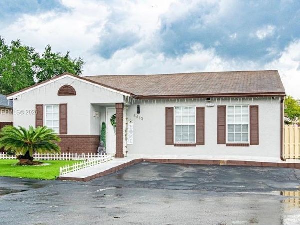 8419 NW 193rd Ln, Hialeah, FL 33015