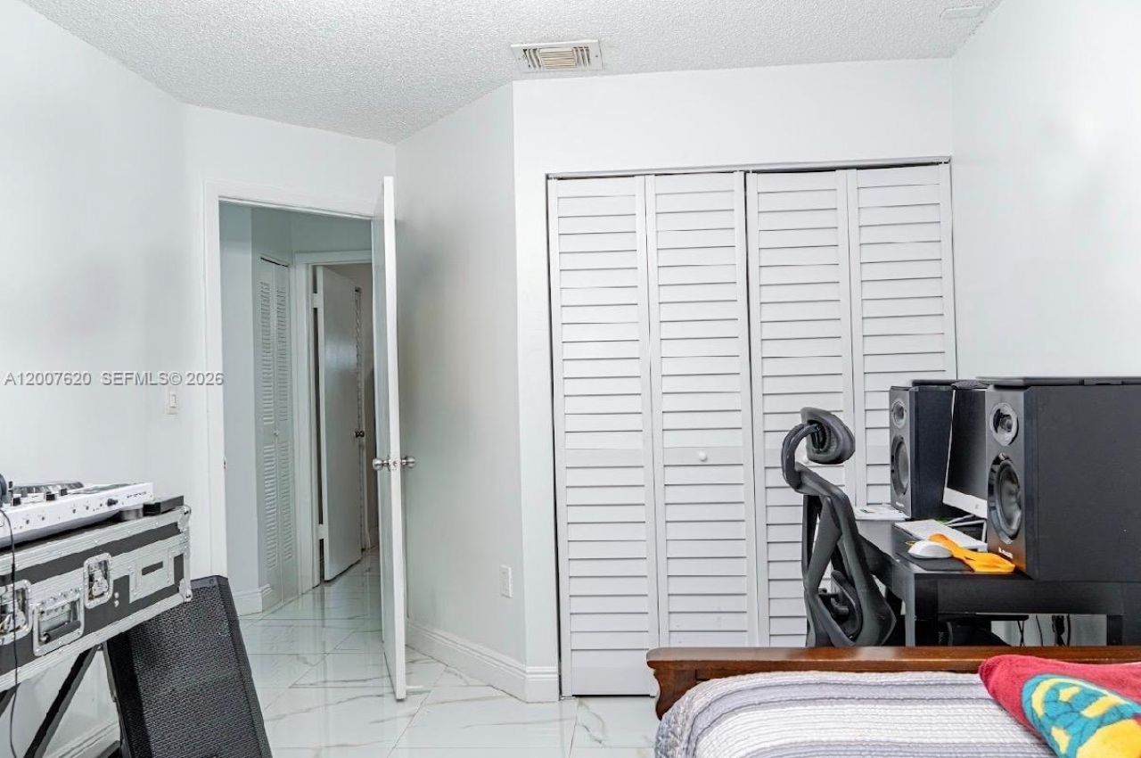 8419 NW 193rd Ln, Hialeah, FL 33015 Photo