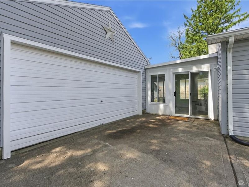 403 Ridgebury Drive, Xenia, OH 45385 Photo 3