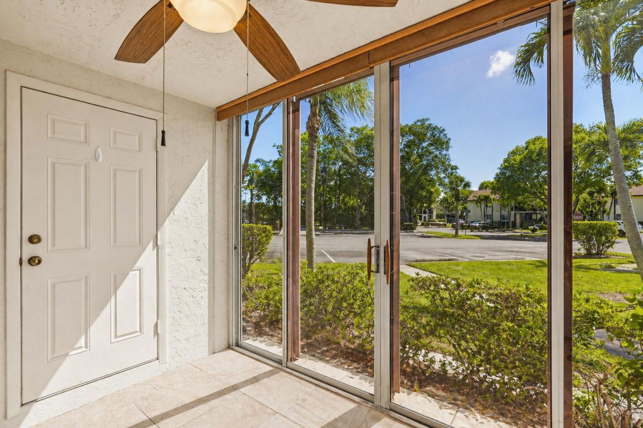 5760 Pine Wood Drive, Unit D-1, Greenacres, FL 33463 Photo