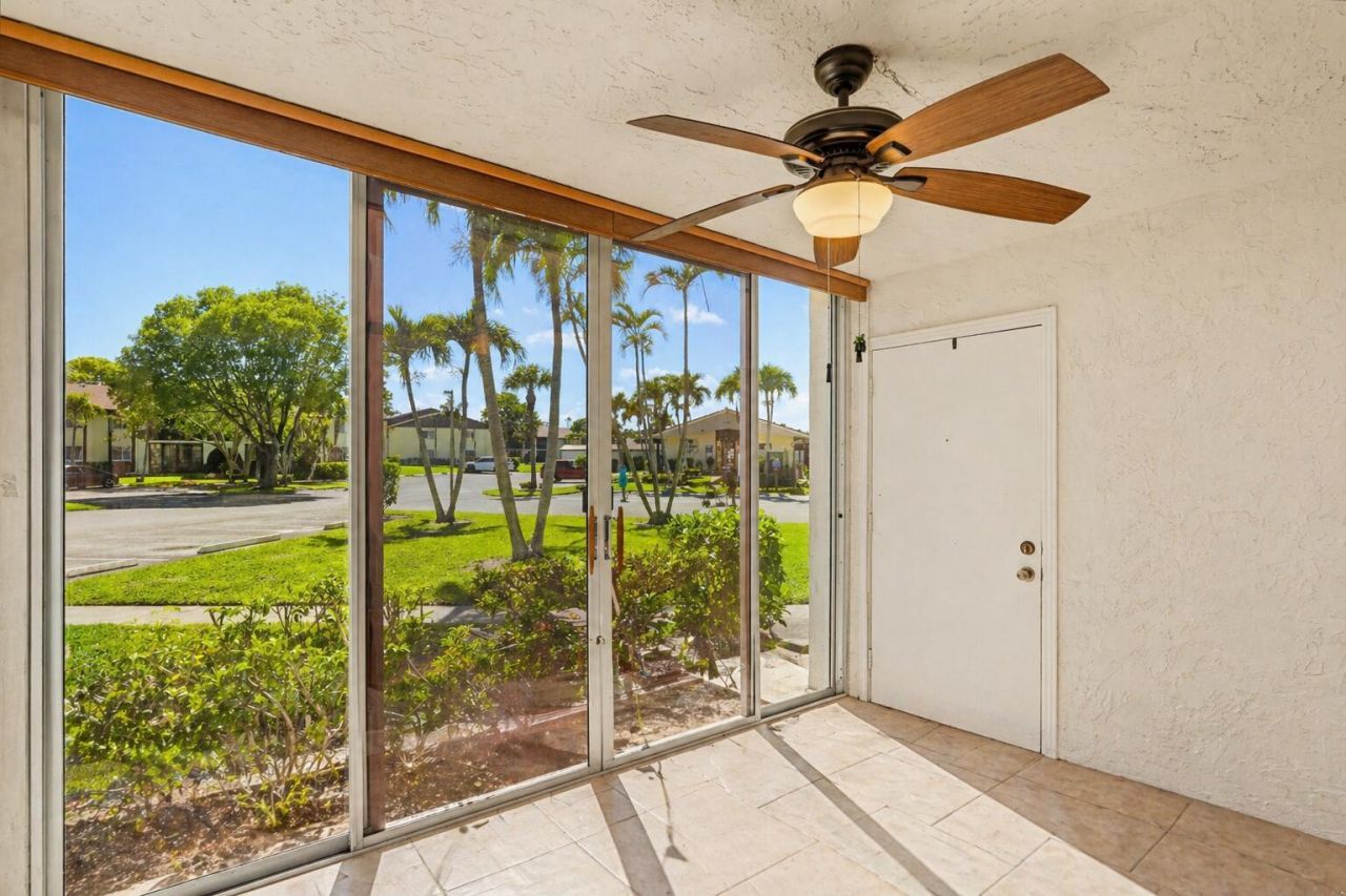 5760 Pine Wood Drive, Unit D-1, Greenacres, FL 33463 Photo