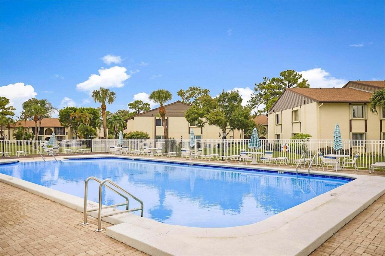 5760 Pine Wood Drive, Unit D-1, Greenacres, FL 33463 Photo
