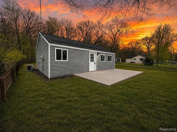 5992 Pickbourne Street, Commerce Twp, MI 48382