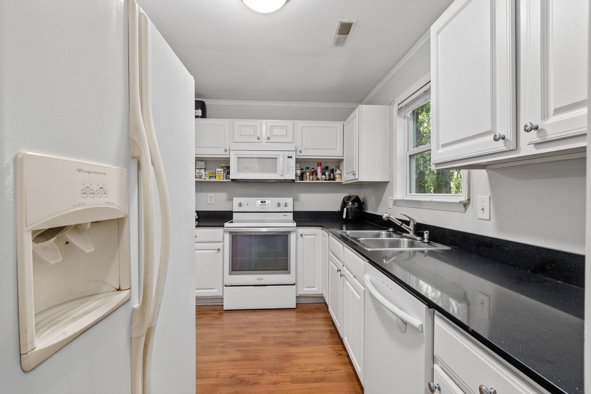 940 E Estates Boulevard Photo 18