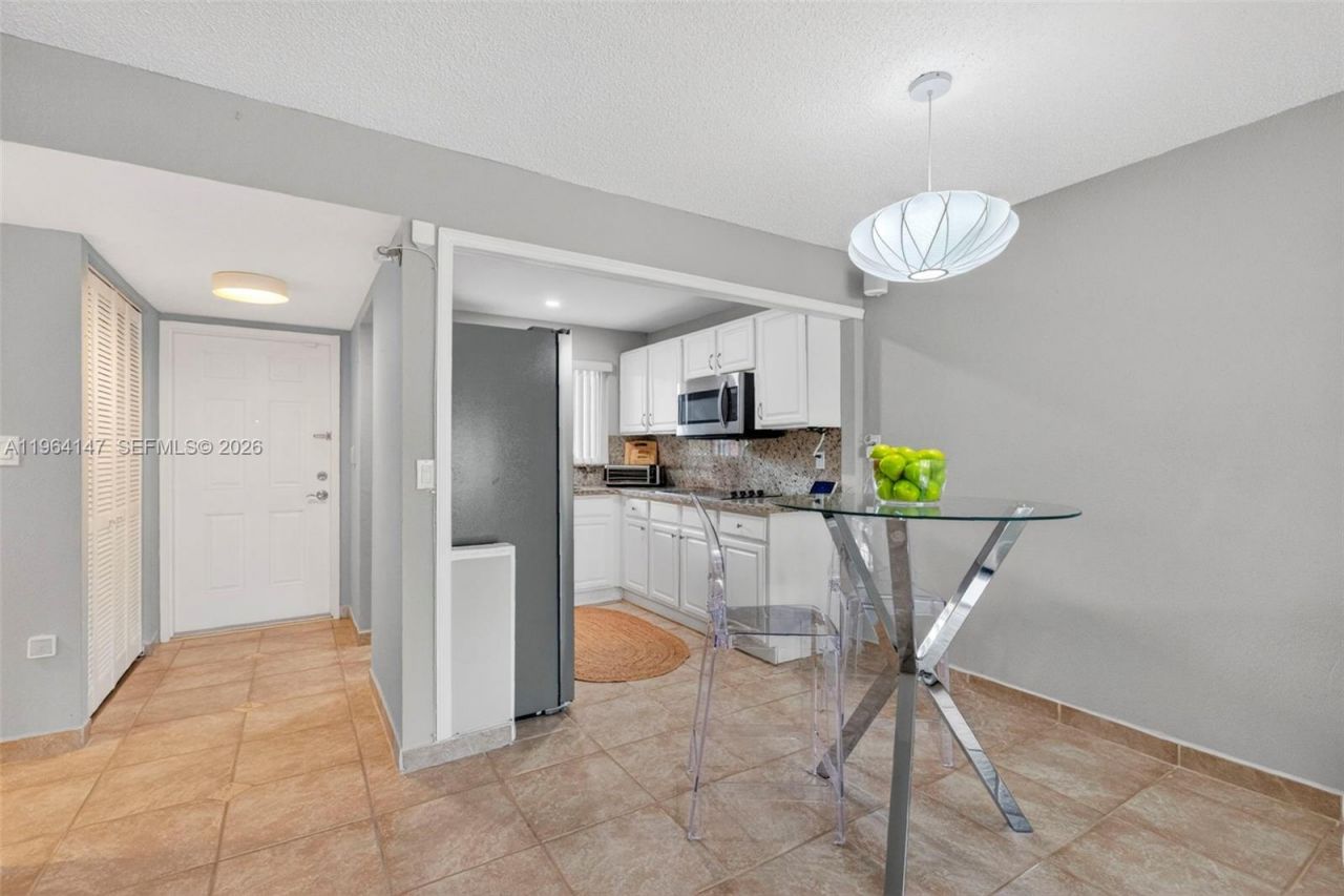 8040 N Sunrise Lakes Dr, Unit 108, Sunrise, FL 33322 Photo