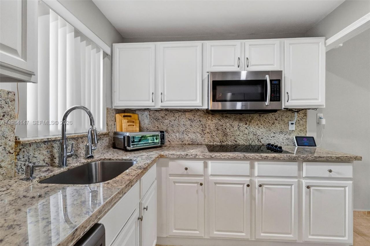 8040 N Sunrise Lakes Dr, Unit 108, Sunrise, FL 33322 Photo