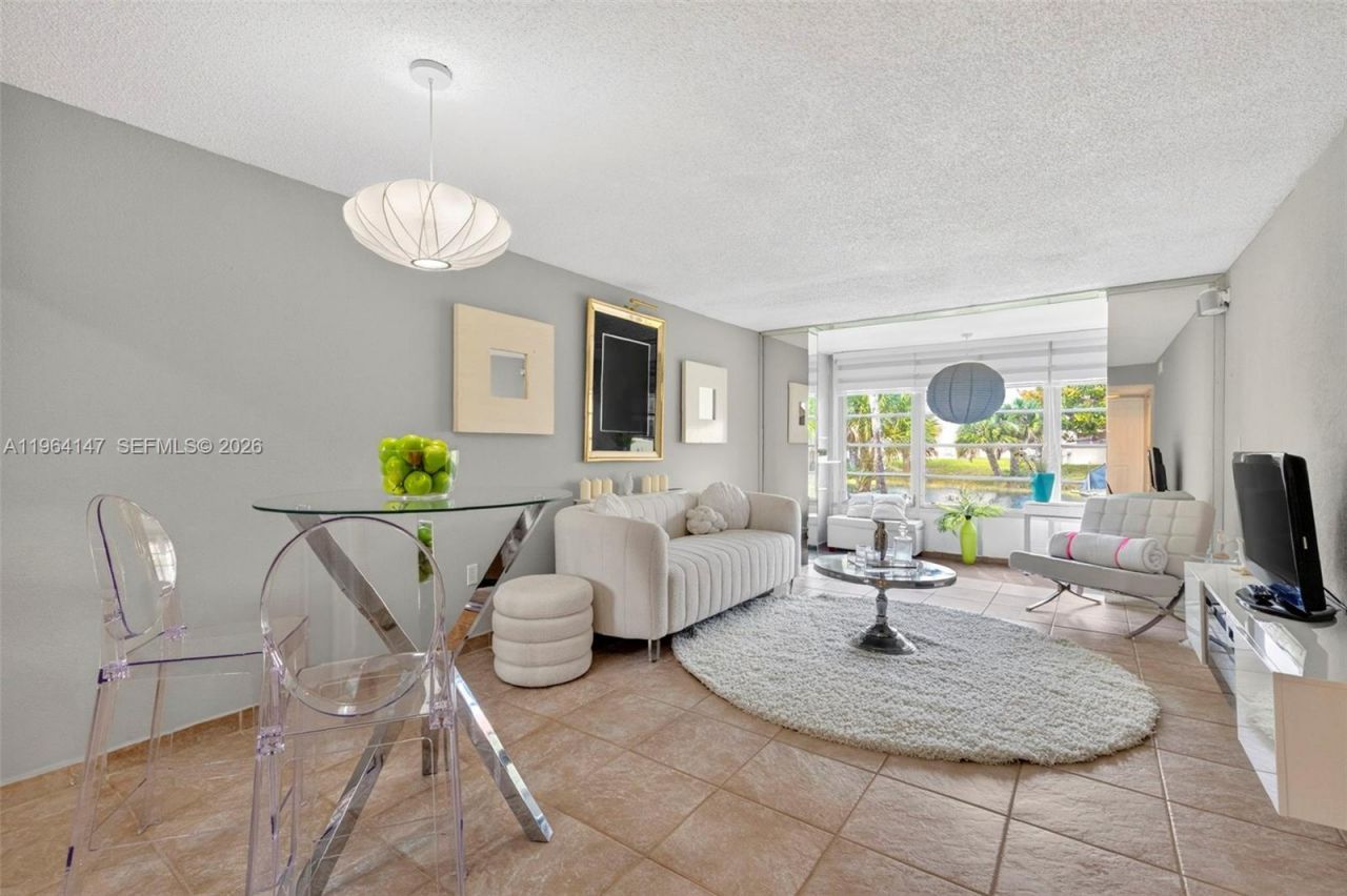 8040 N Sunrise Lakes Dr, Unit 108, Sunrise, FL 33322 Photo