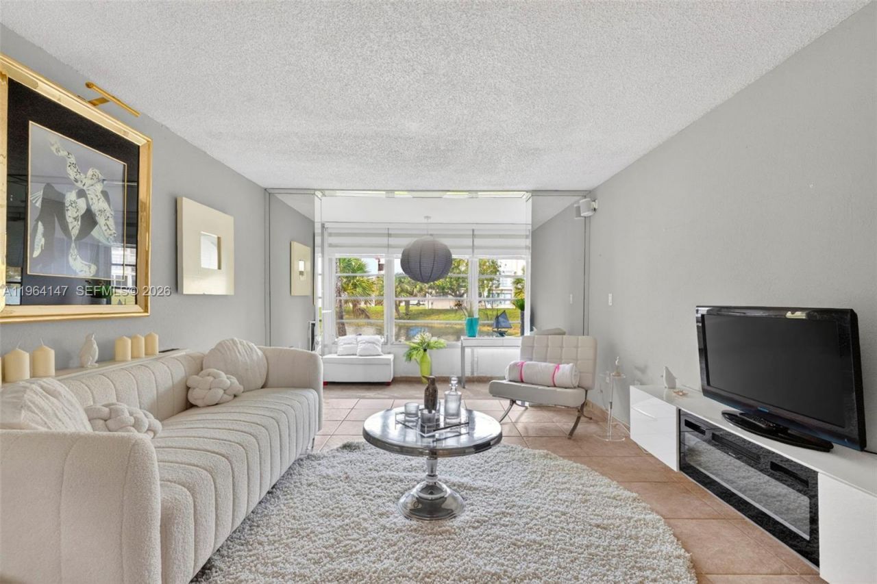 8040 N Sunrise Lakes Dr, Unit 108, Sunrise, FL 33322 Photo