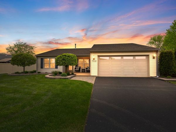 7564 W Woodlawn Drive, Frankfort, IL 60423