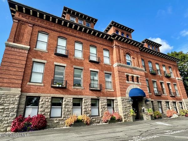 77 Van Dam Street, Unit 305, Saratoga Springs, NY 12866