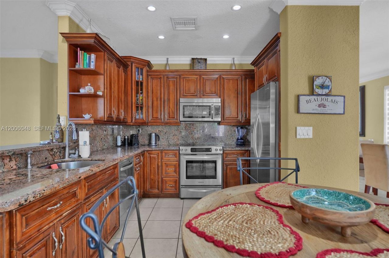 6114 SW 158th Pass , Miami, FL 33193 Photo