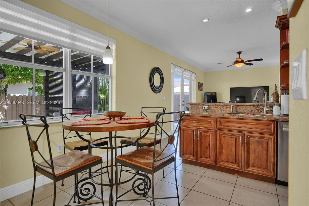 6114 SW 158th Pass , Miami, FL 33193 Photo