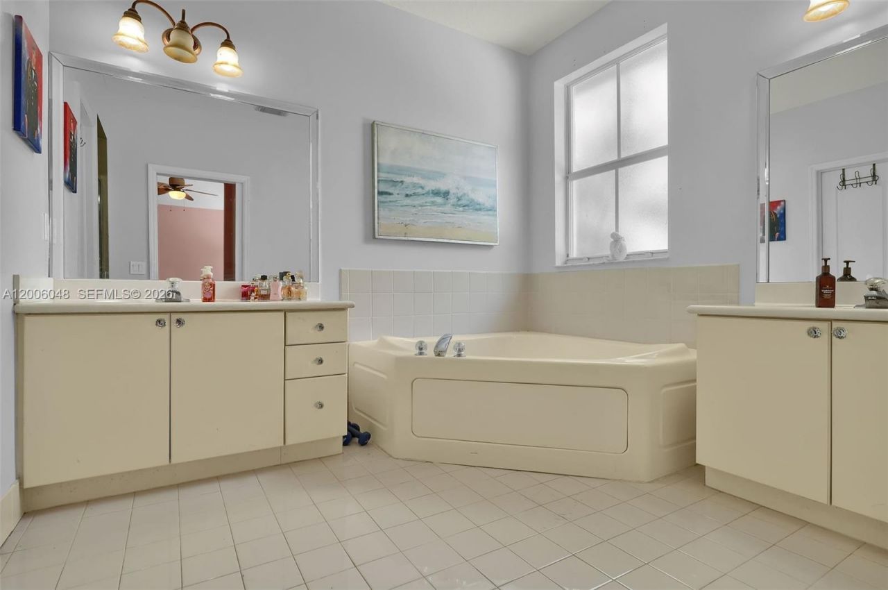6114 SW 158th Pass , Miami, FL 33193 Photo
