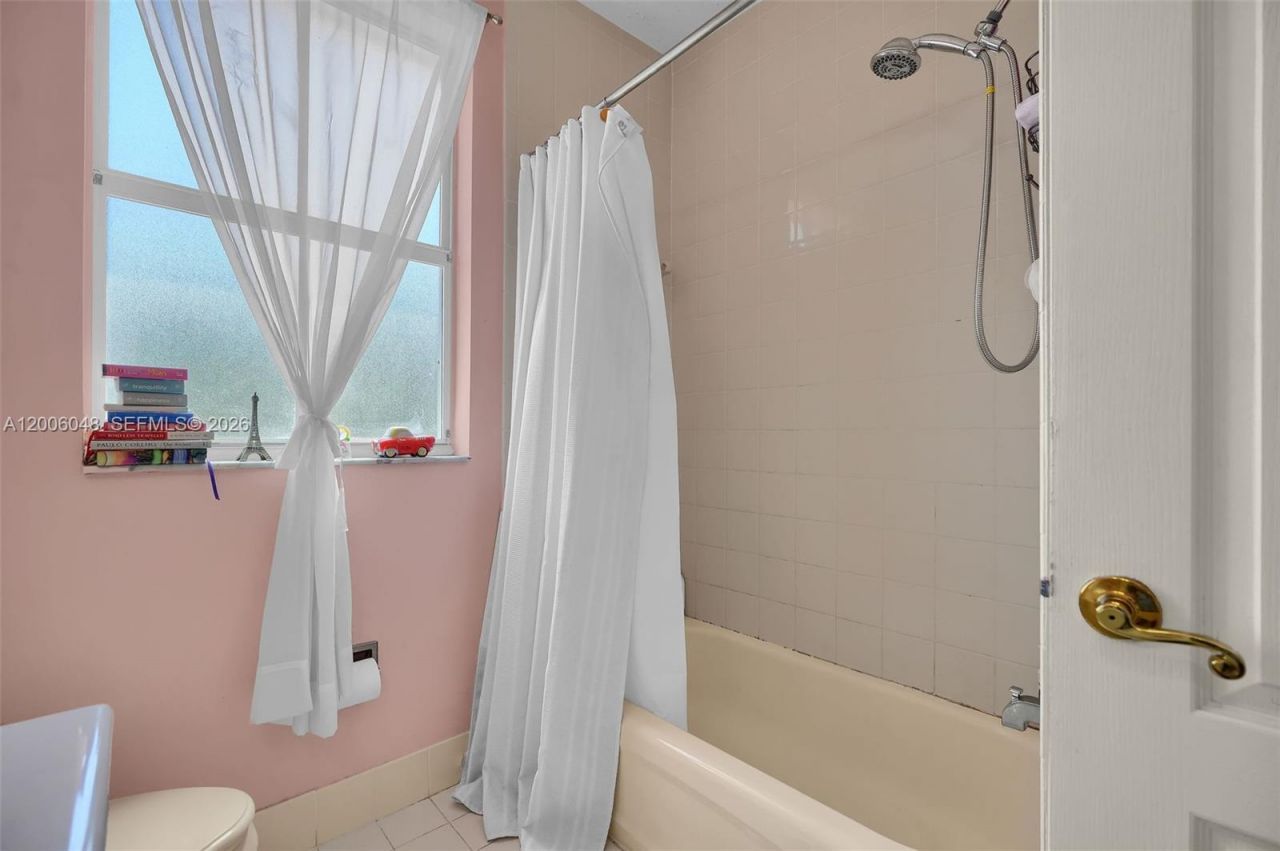 6114 SW 158th Pass , Miami, FL 33193 Photo