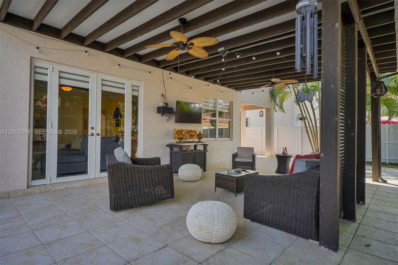 6114 SW 158th Pass , Miami, FL 33193 Photo