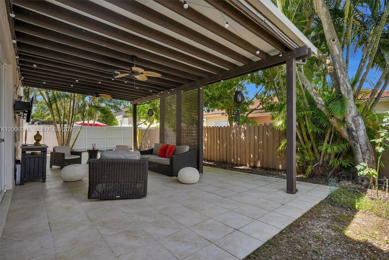 6114 SW 158th Pass , Miami, FL 33193 Photo